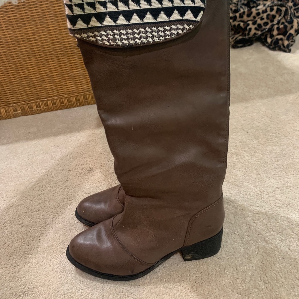 Tribal heeled boots